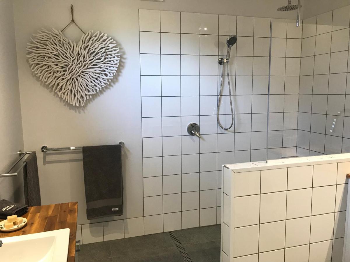 Gillys Guesthouse Metung Exteriör bild
